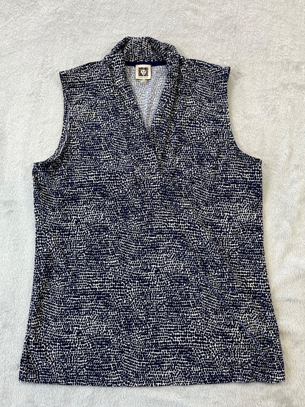 Anne Klein Sleeveless V-Neck Top Navy & White Pleated Neckline Contemporary sz M